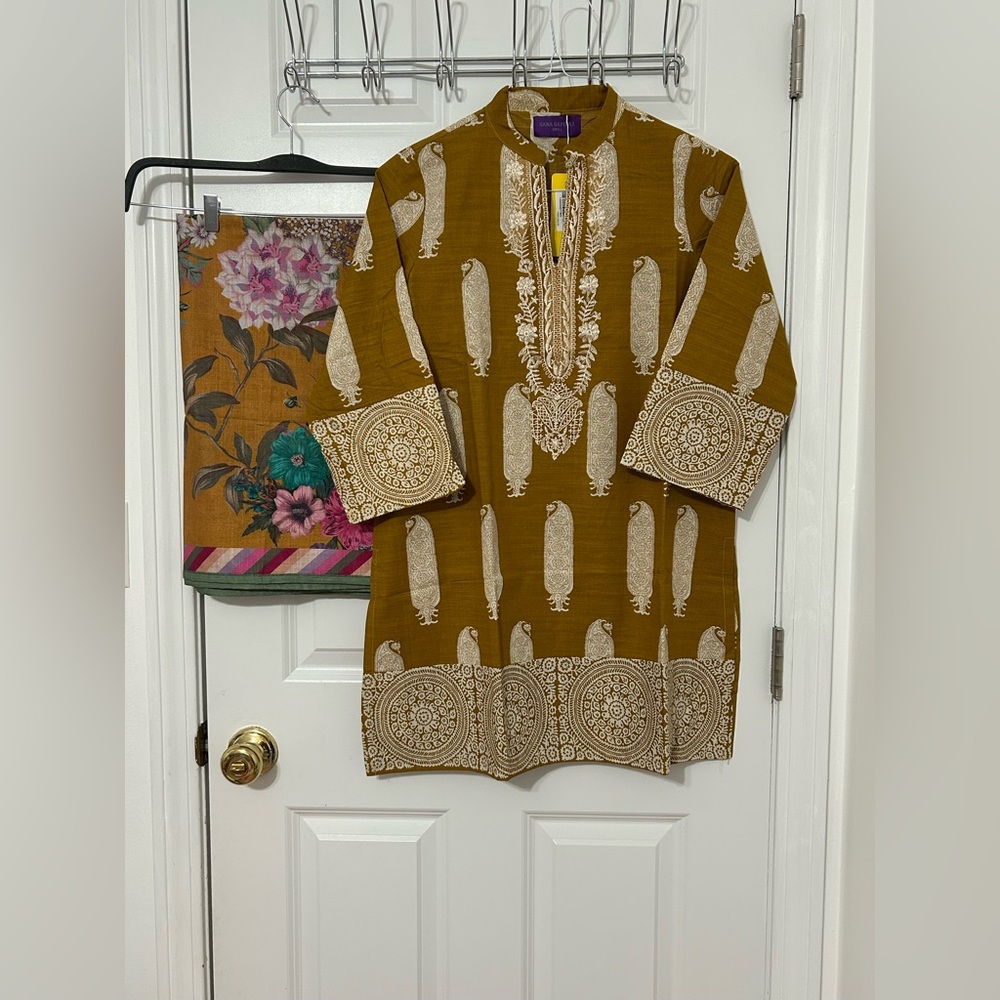 Sana Safinaz 2 piece stitched suit in cotton slub. Top and dupatta only